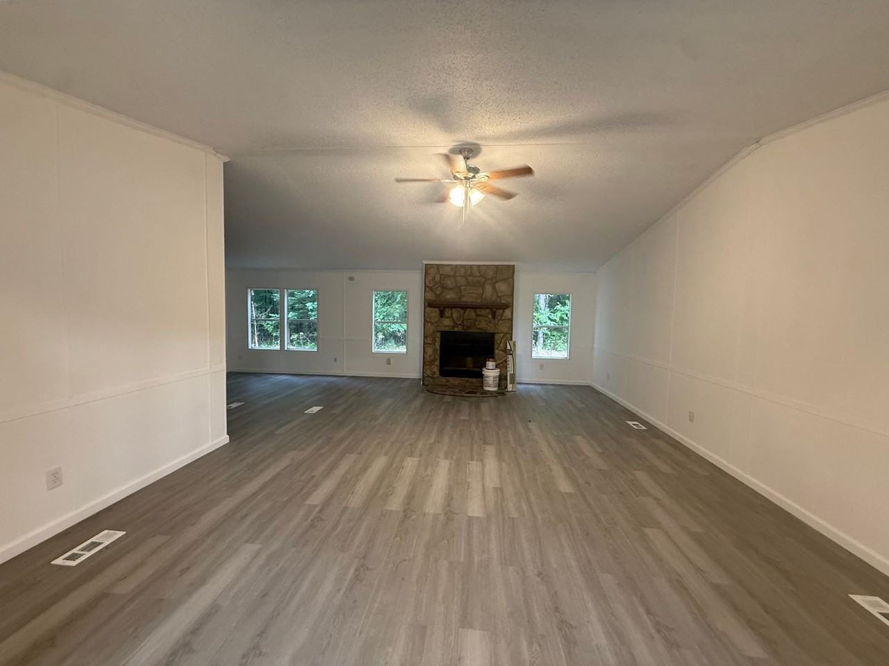 200 Painter Rd Ne - Photo 2 of 16