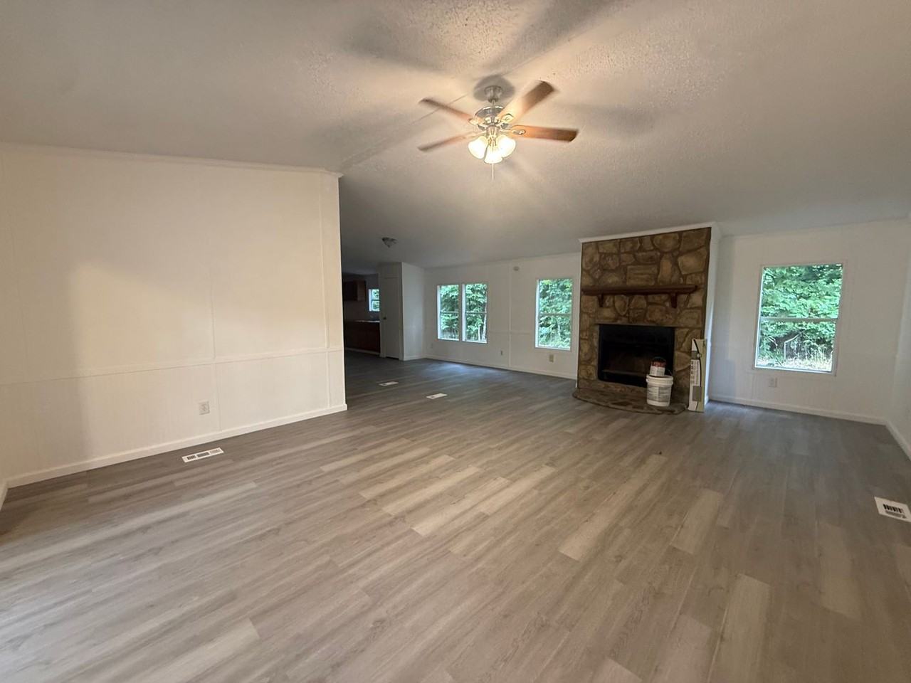 200 Painter Rd Ne - Photo 3 of 16