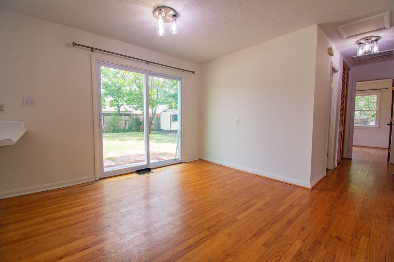 4408 Wellington Dr - Photo 4 of 24