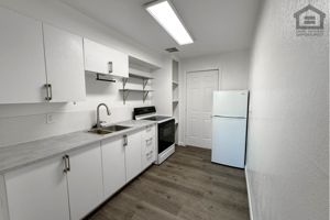 featured image of 1320 N 48th Pl