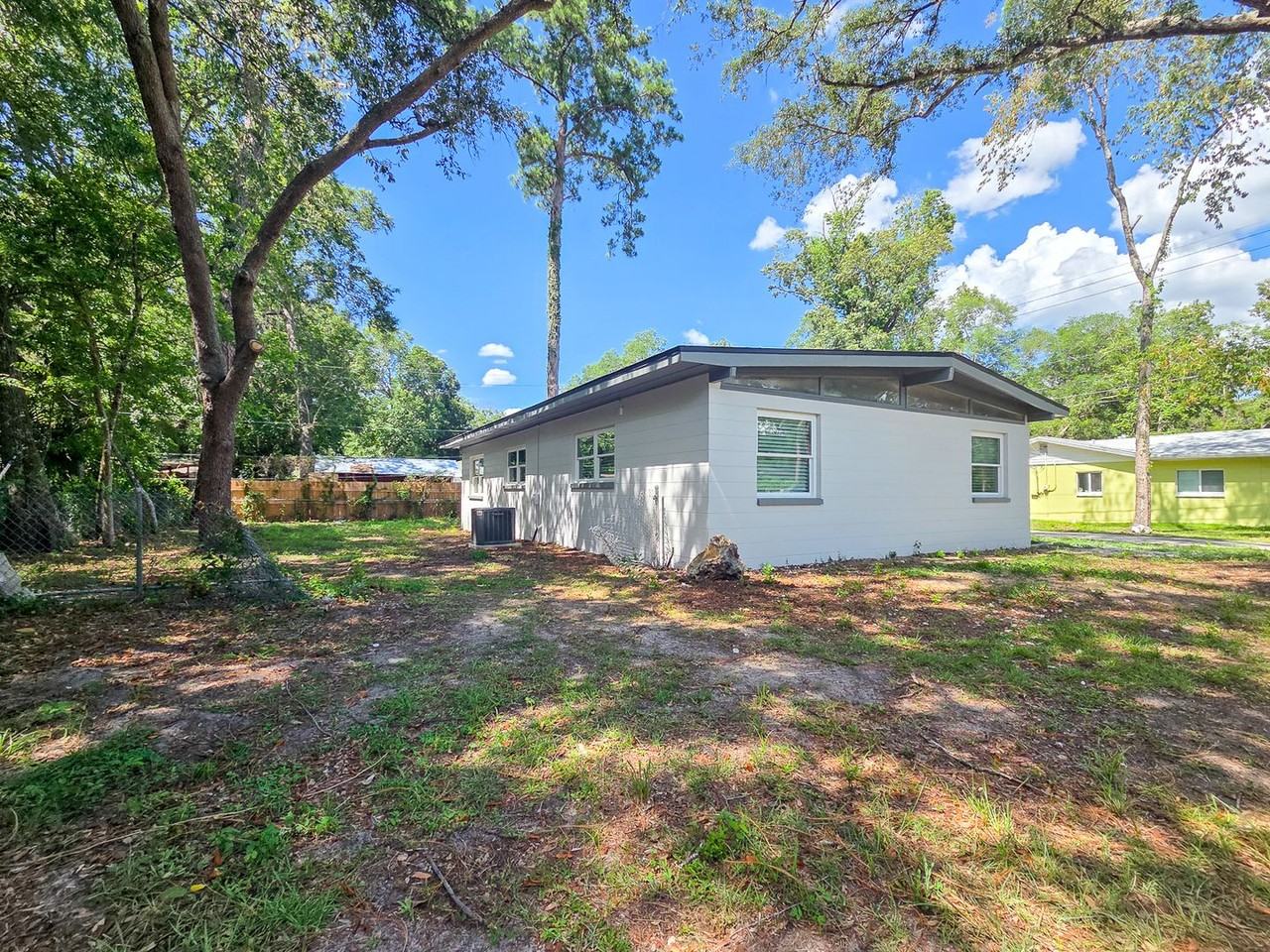 3702 Nw 22nd Pl - Photo 3 of 29