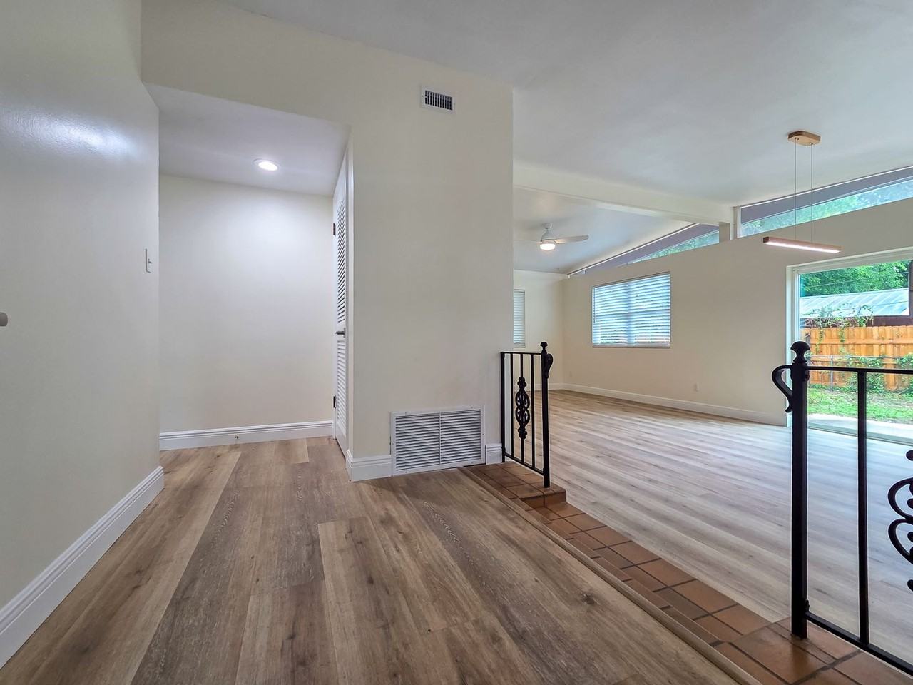 3702 Nw 22nd Pl - Photo 5 of 29