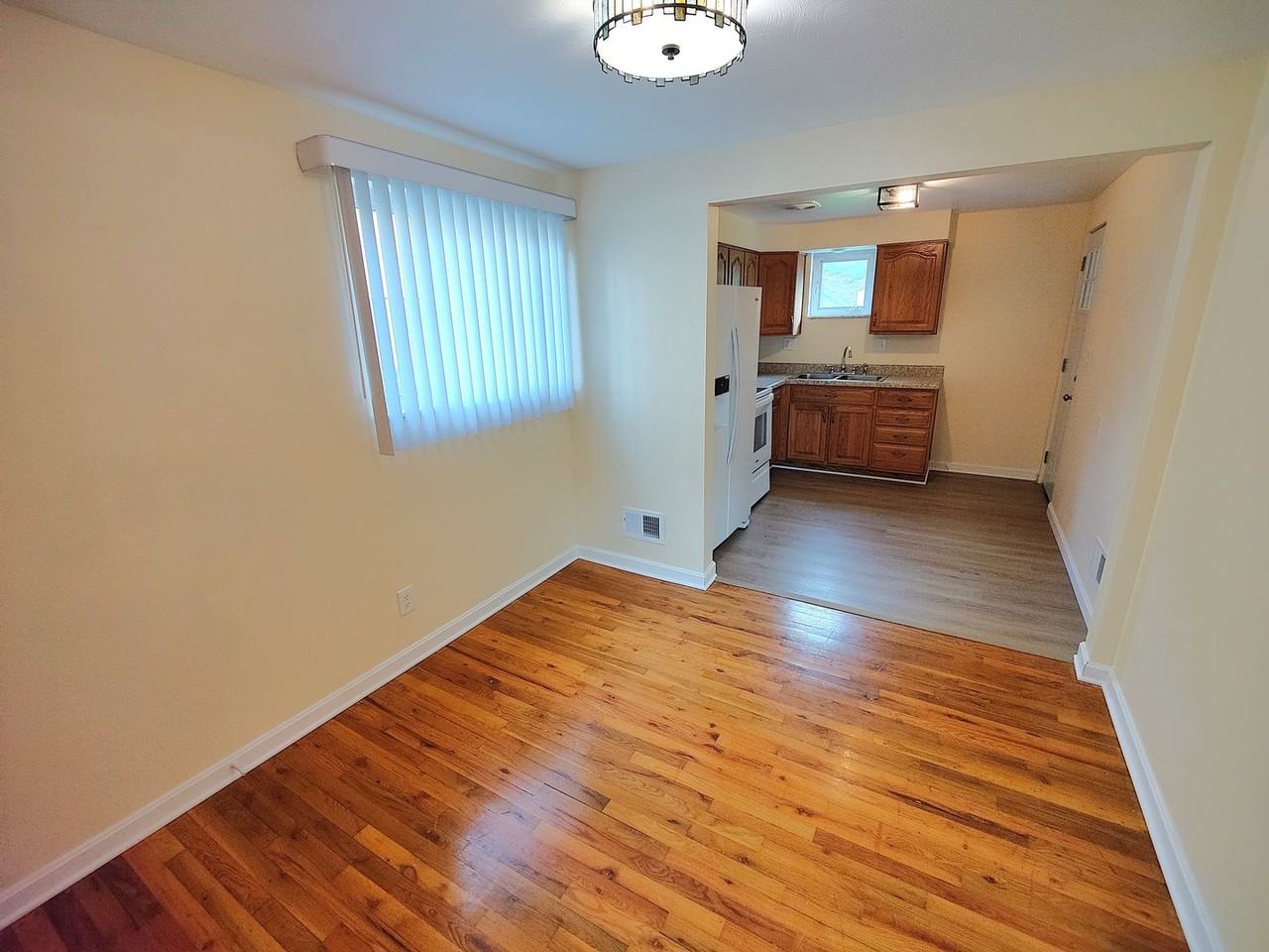 5079 Earlsdale Rd - Photo 6 of 30