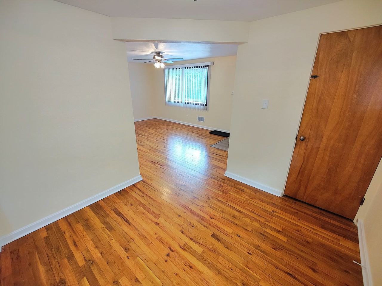 5079 Earlsdale Rd - Photo 7 of 30