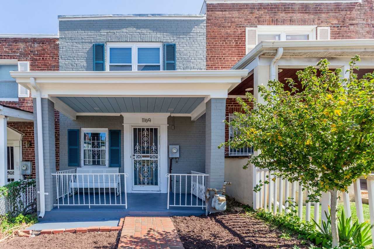 1169 Summit St Ne - Photo 2 of 50