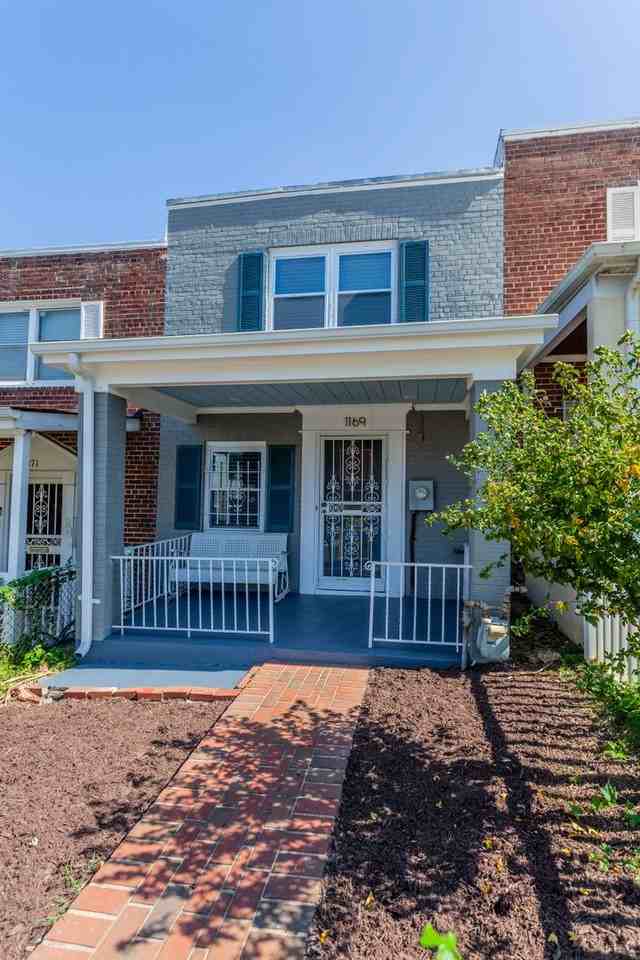1169 Summit St Ne - Photo 4 of 50