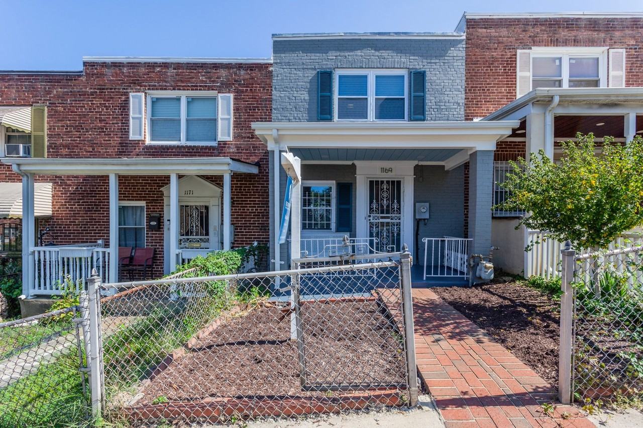 1169 Summit St Ne - Photo 5 of 50