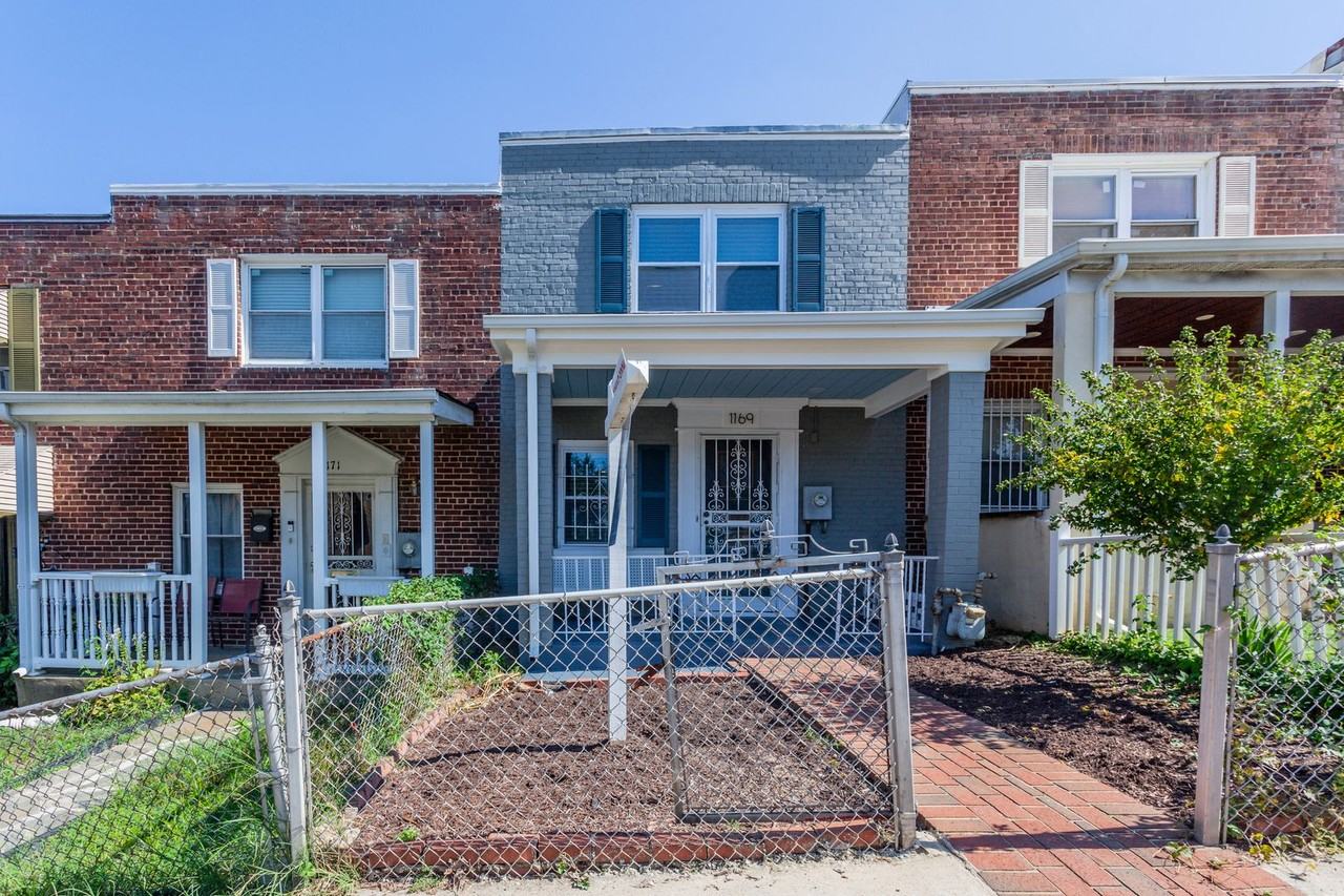 1169 Summit St Ne - Photo 6 of 50
