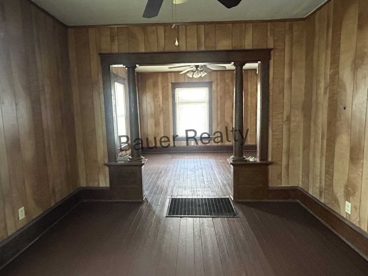 1036 Arch St - Photo 5 of 13