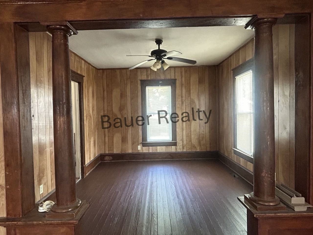 1036 Arch St - Photo 7 of 13