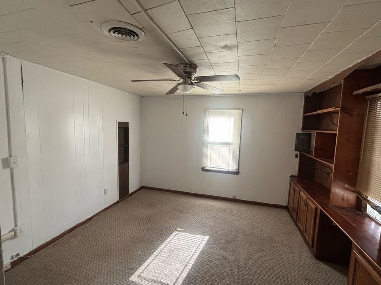 2326 Rhode Island St - Photo 2 of 10