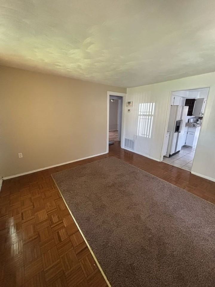 2326 Rhode Island St - Photo 4 of 10