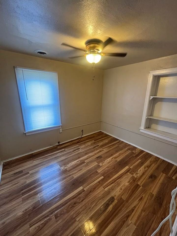 2326 Rhode Island St - Photo 7 of 10