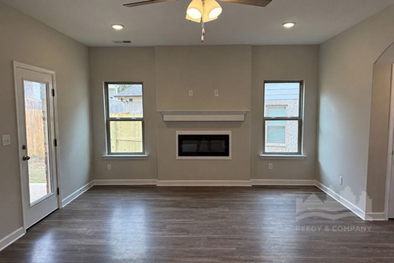 480 Maple St - Photo 5 of 22