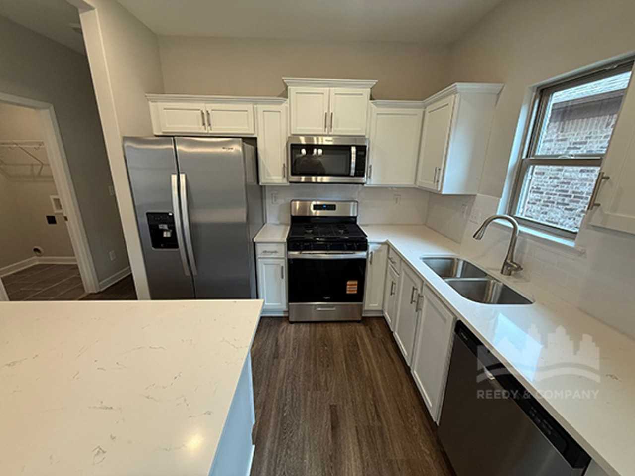 480 Maple St - Photo 6 of 22