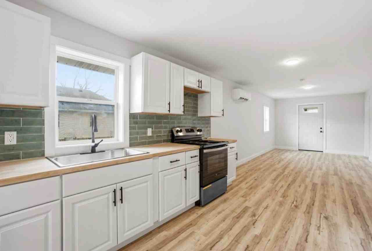 913 W Virginia Ave - Photo 7 of 16