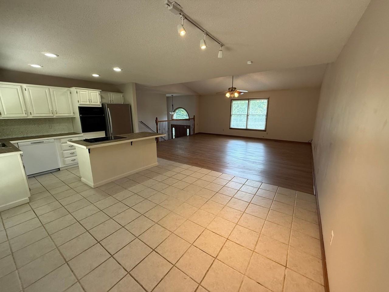 1201 Eastbrook Dr - Photo 4 of 34