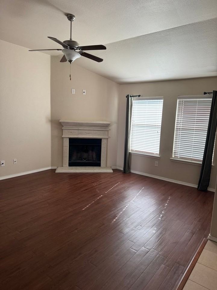 1233 Shelley Dr - Photo 2 of 3