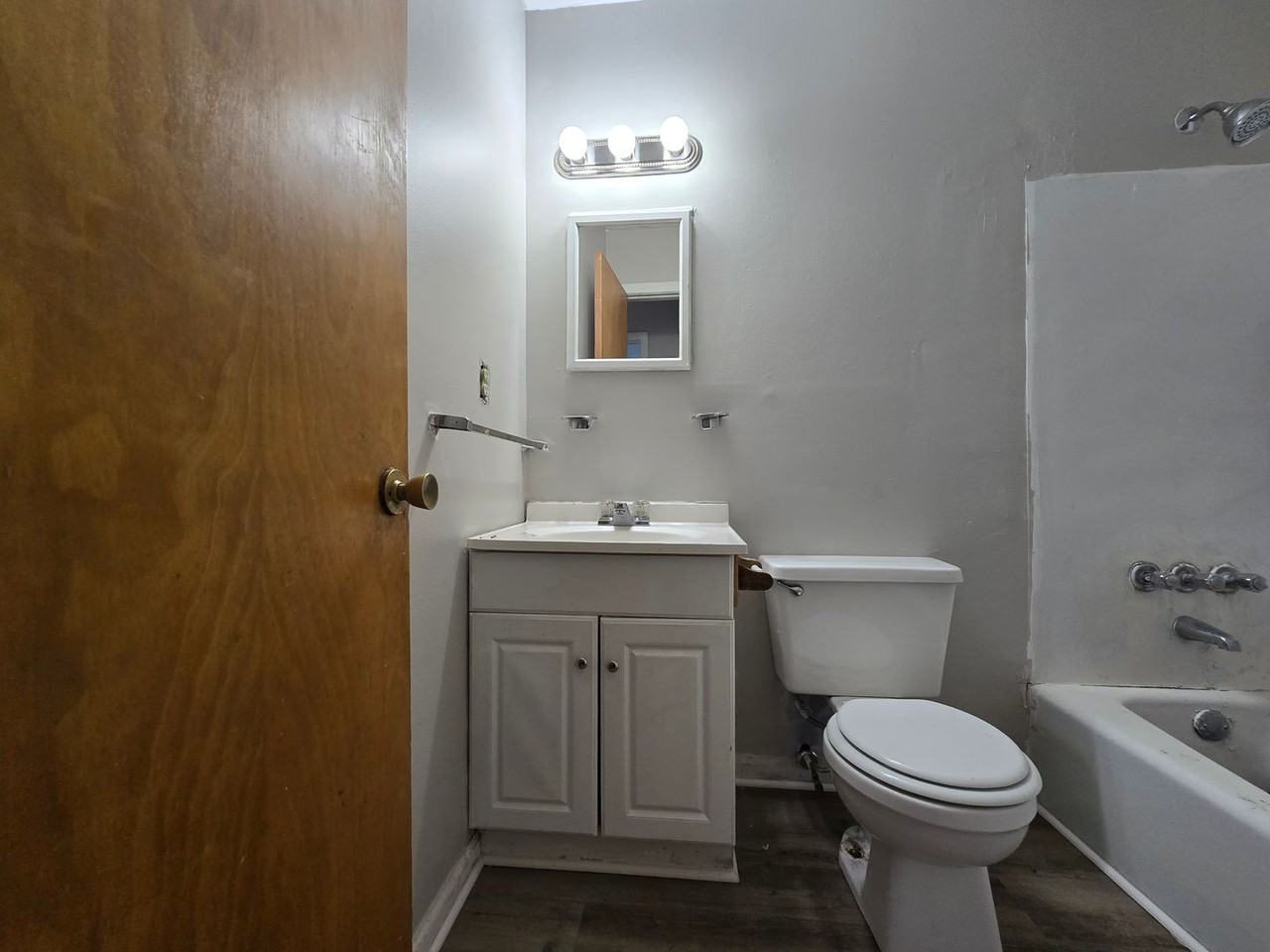 745 Rustland Dr - Photo 3 of 16