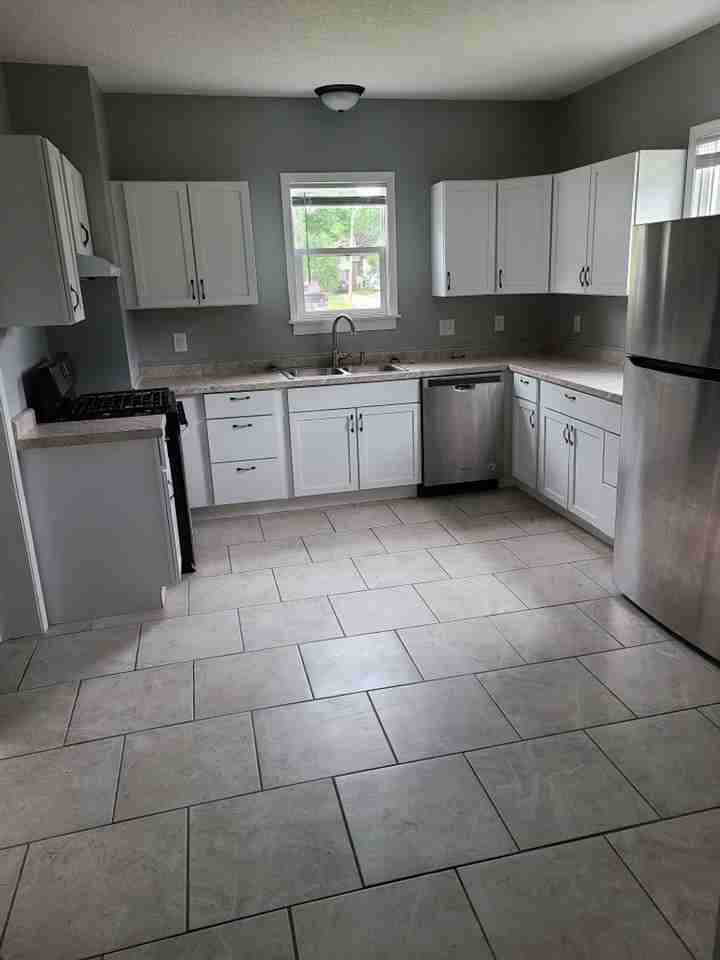 1827 17th Ave - Photo 5 of 11