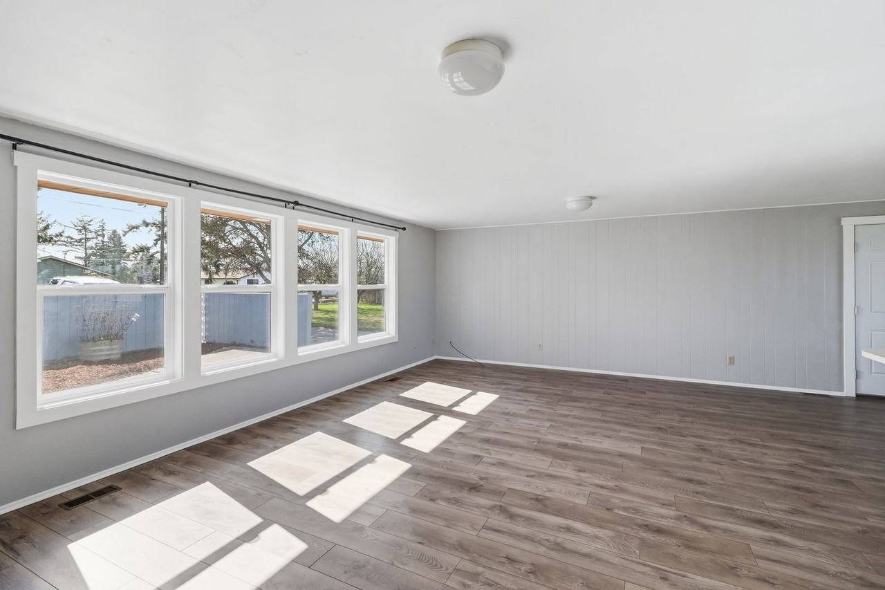 670 Ne 7th Ave - Photo 3 of 15