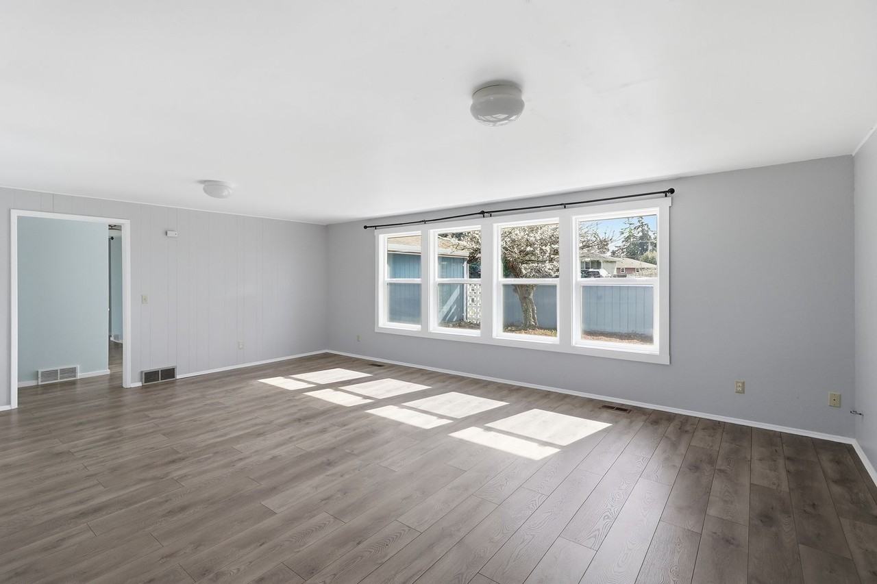 670 Ne 7th Ave - Photo 4 of 15