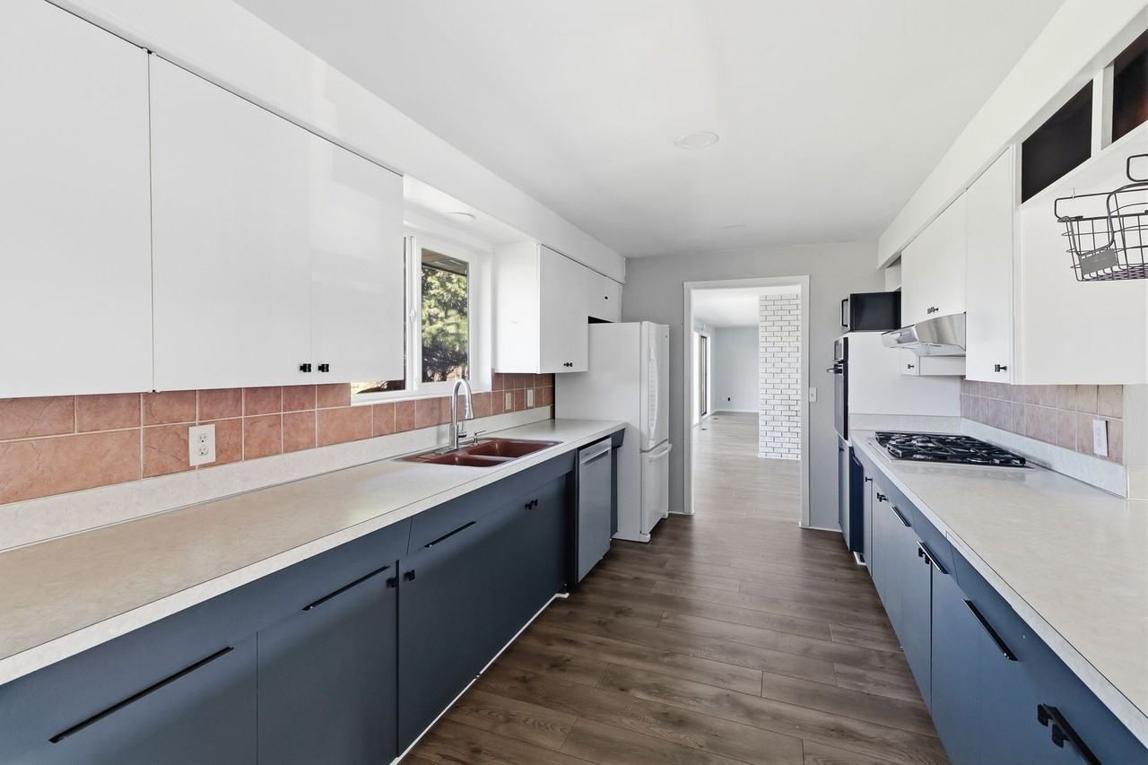 670 Ne 7th Ave - Photo 5 of 15