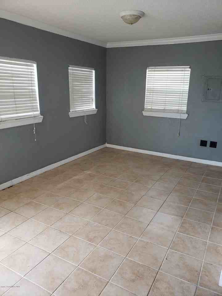 1011 S Hopkins Ave #B - Photo 4 of 11