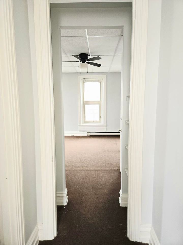 962 W Hamilton St - Photo 2 of 3