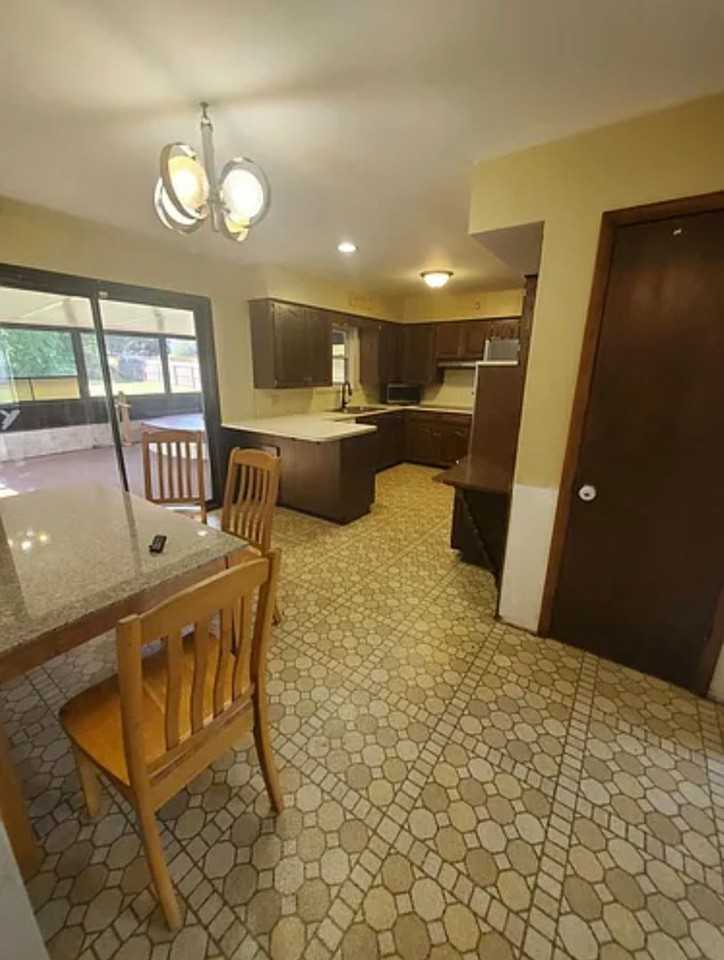 4517 Curwood Ave Se - Photo 3 of 12