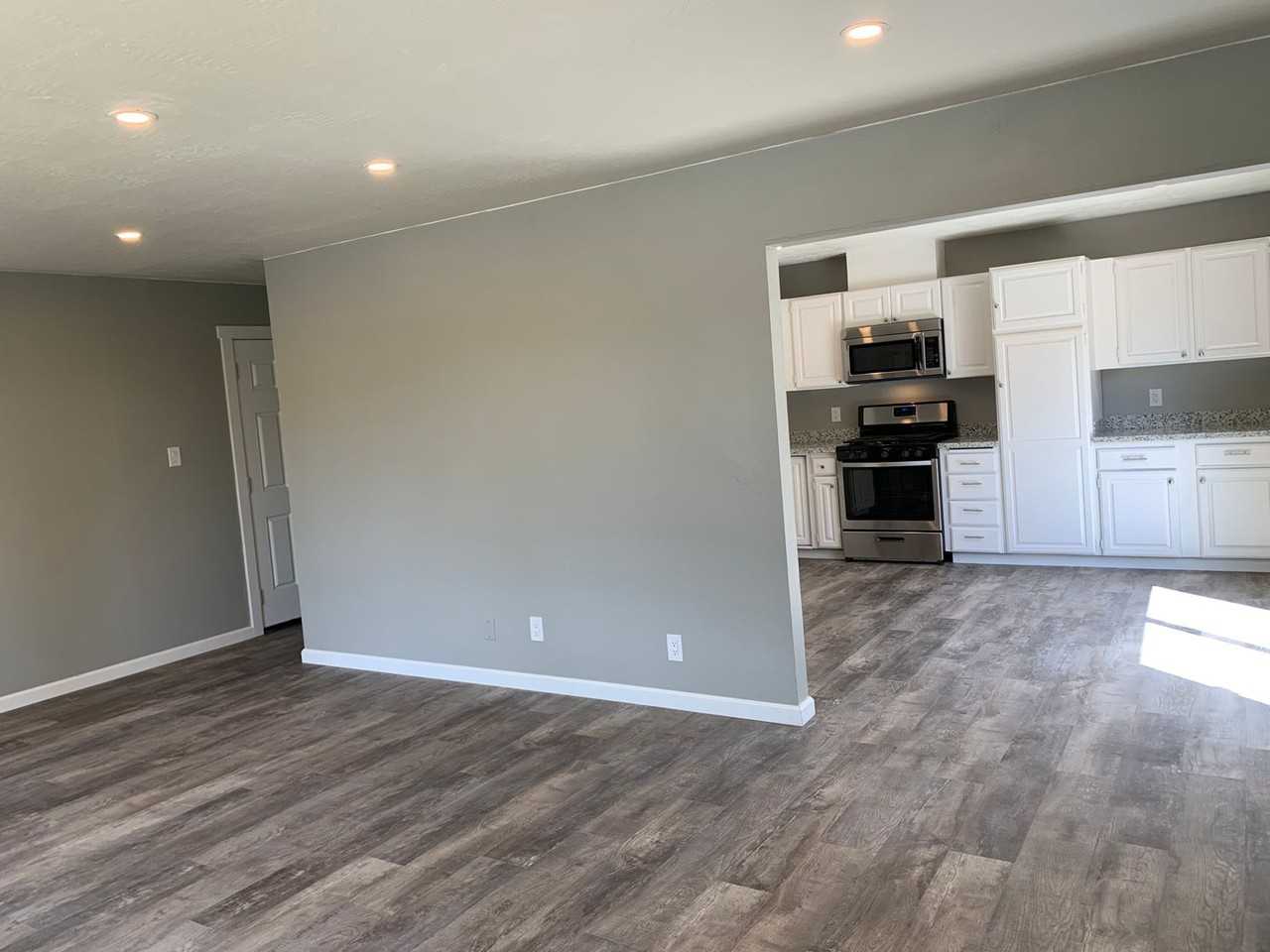 1209 Vienna Ct - Photo 4 of 21