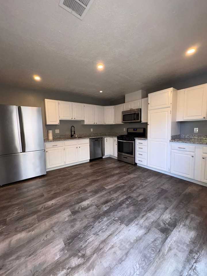 1209 Vienna Ct - Photo 5 of 21