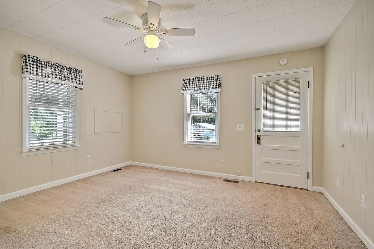 1050 Delawana St - Photo 5 of 19