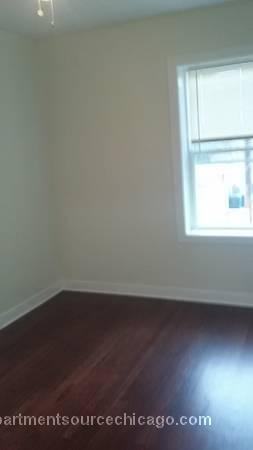 2944 W Montrose Ave #2 - Photo 3 of 17