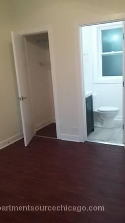 2944 W Montrose Ave #2 - Photo 4 of 17