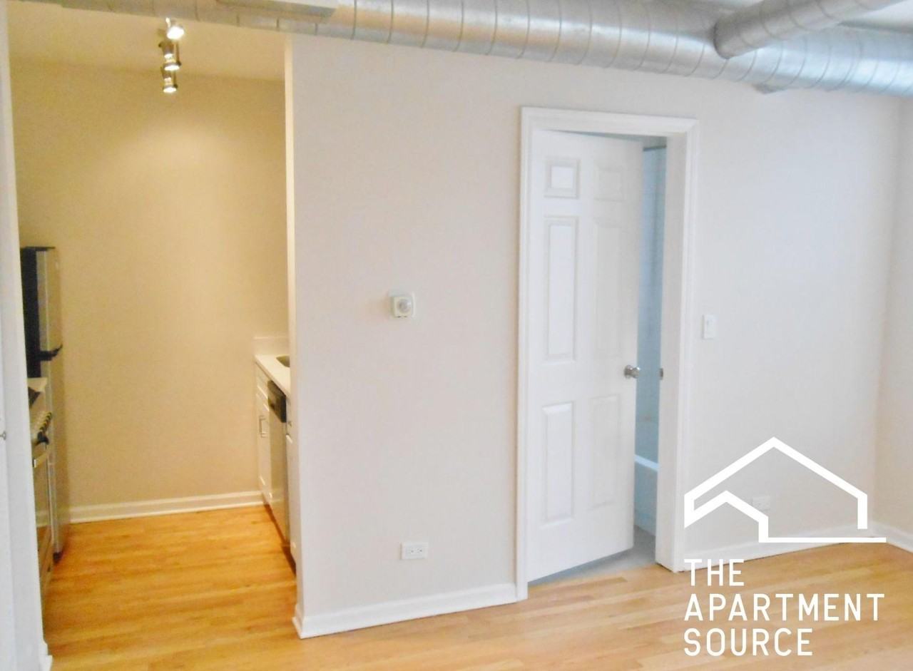 2520 W Leland Ave #B2 - Photo 2 of 11