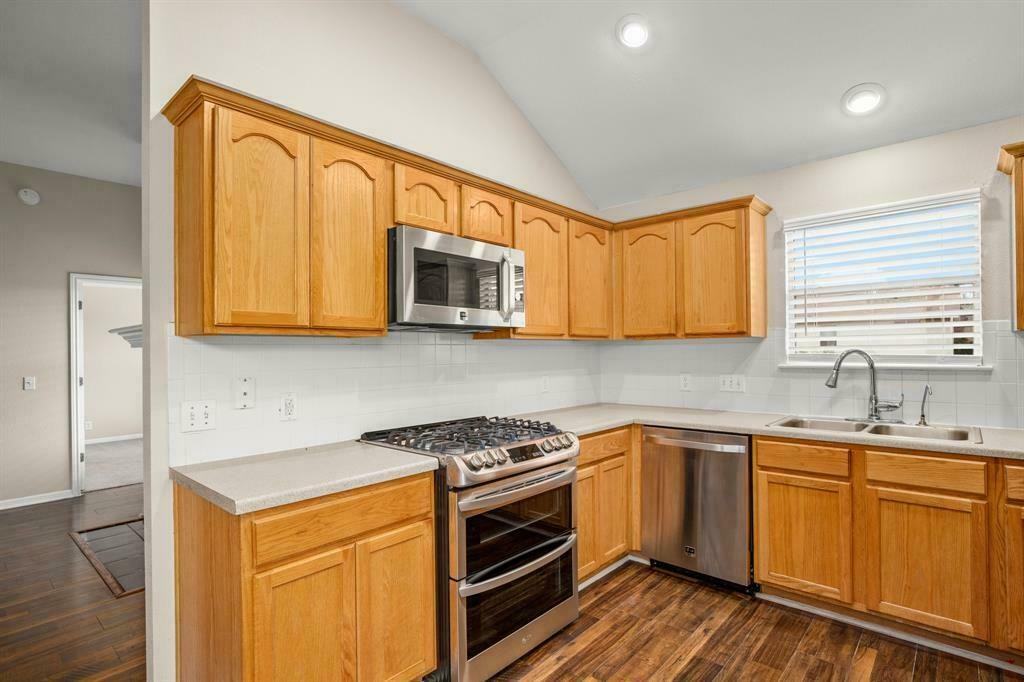 14901 Nuttall Dr - Photo 4 of 24
