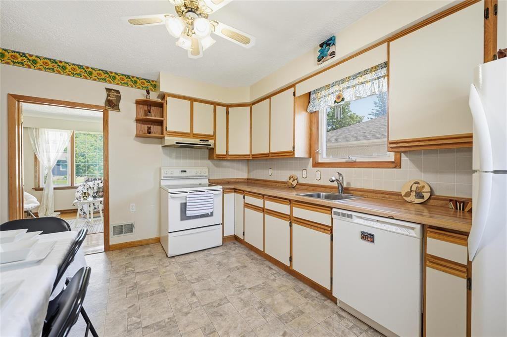 583 Centennial Street - Photo 4 of 26