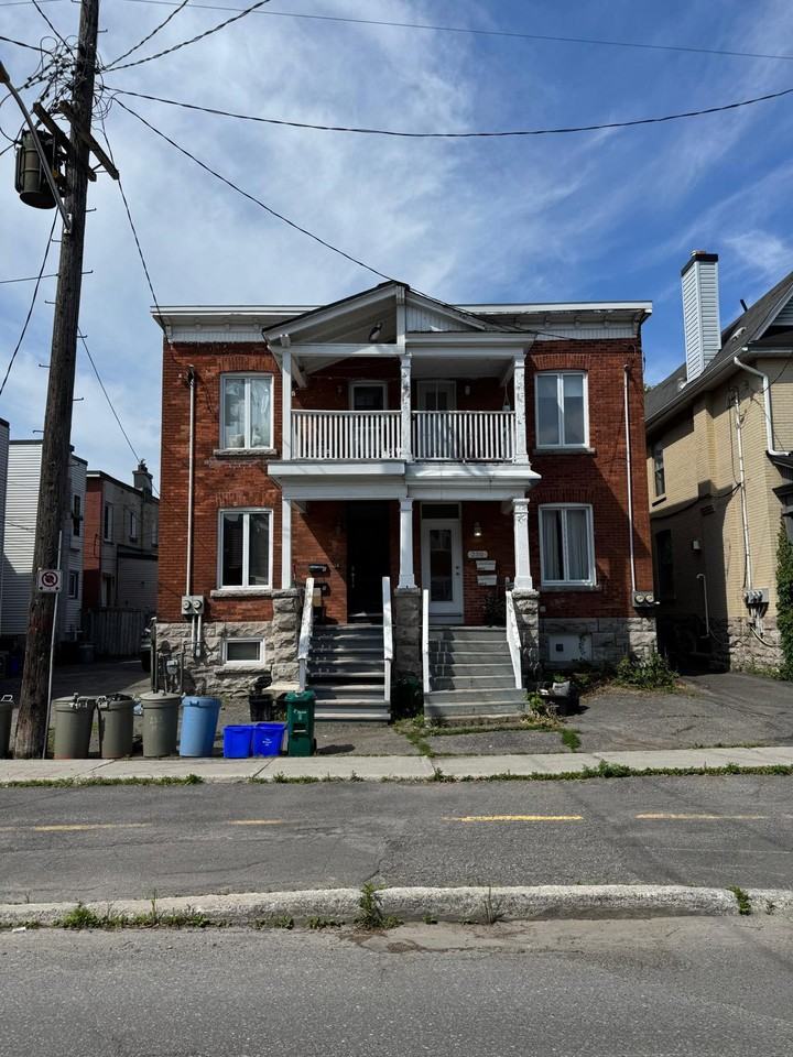 230 Percy St - Photo 2 of 18