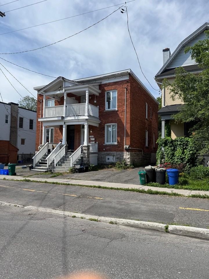 230 Percy St - Photo 3 of 18