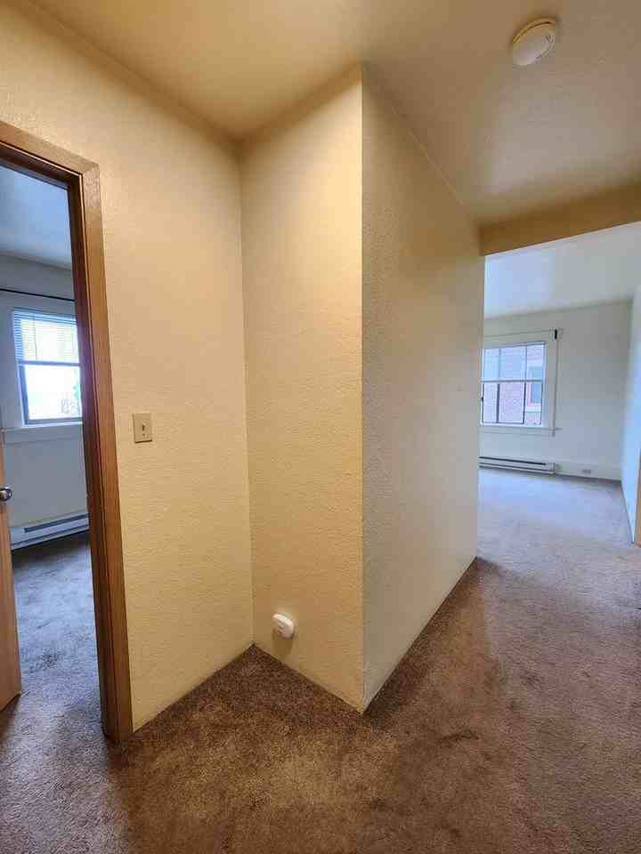 Florence Apartments - Photo 3 of 32