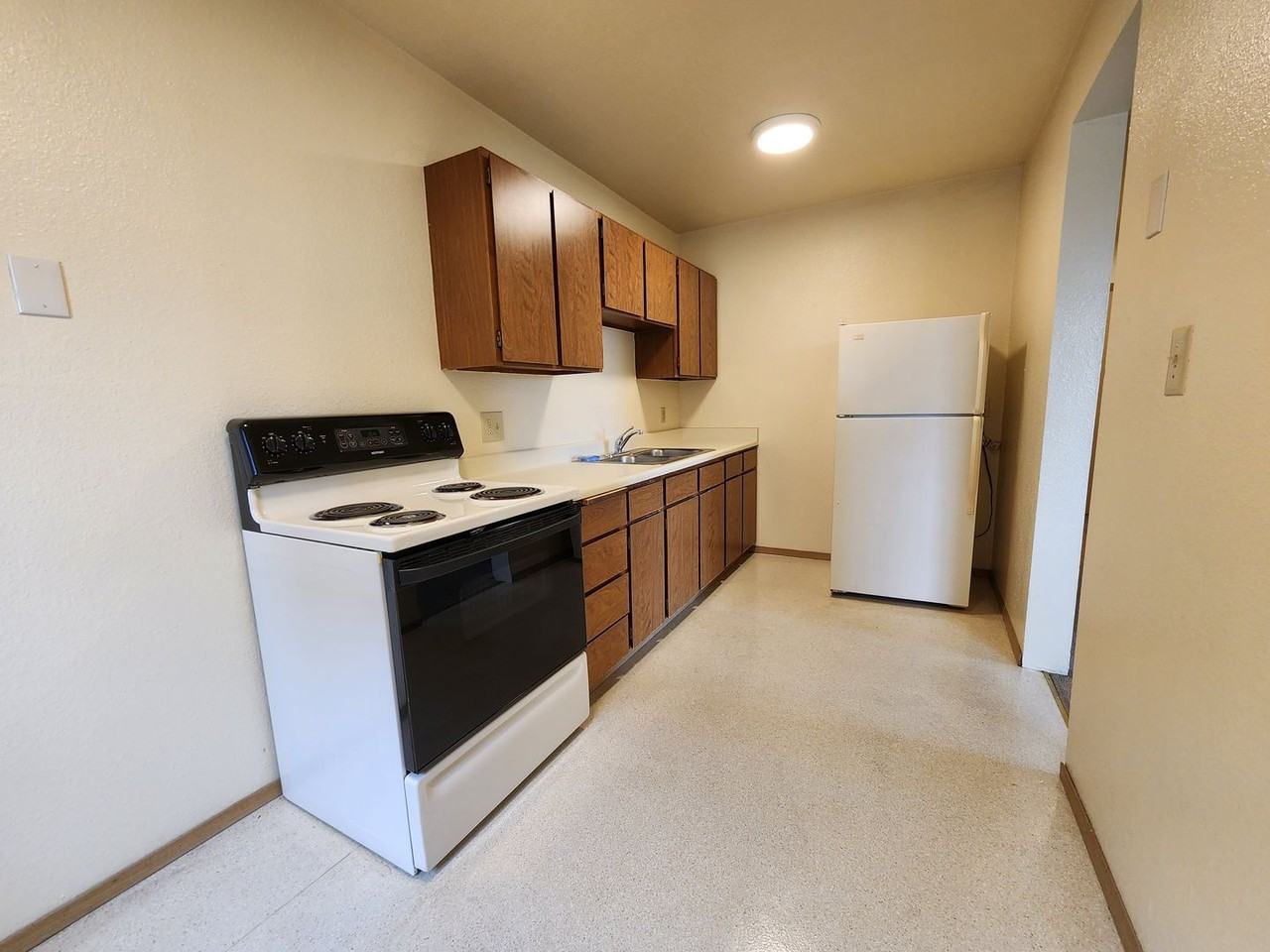 Florence Apartments - Photo 7 of 32