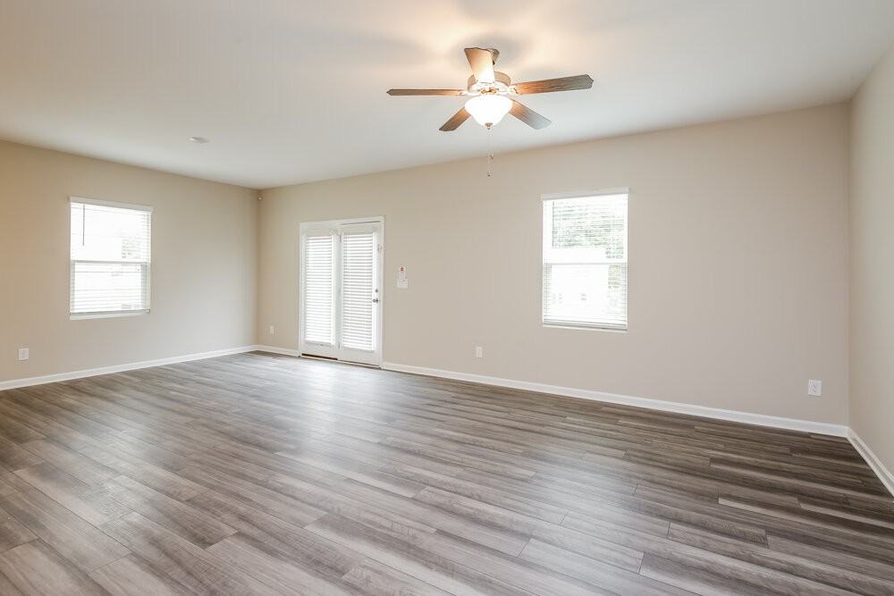 49 Hyde Park - Photo 2 of 18