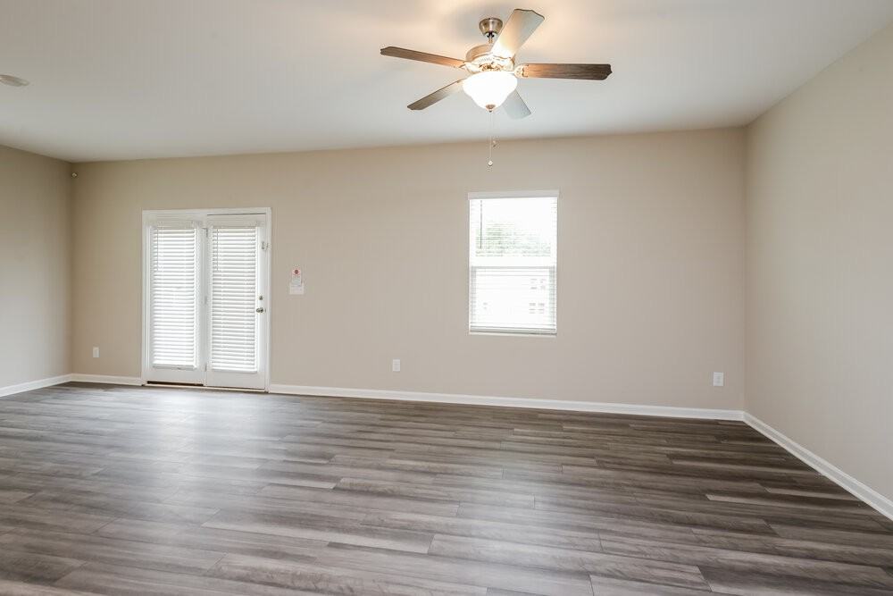 49 Hyde Park - Photo 4 of 18