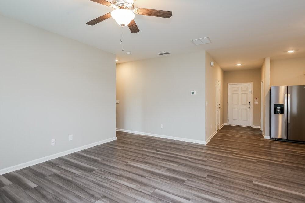 49 Hyde Park - Photo 5 of 18