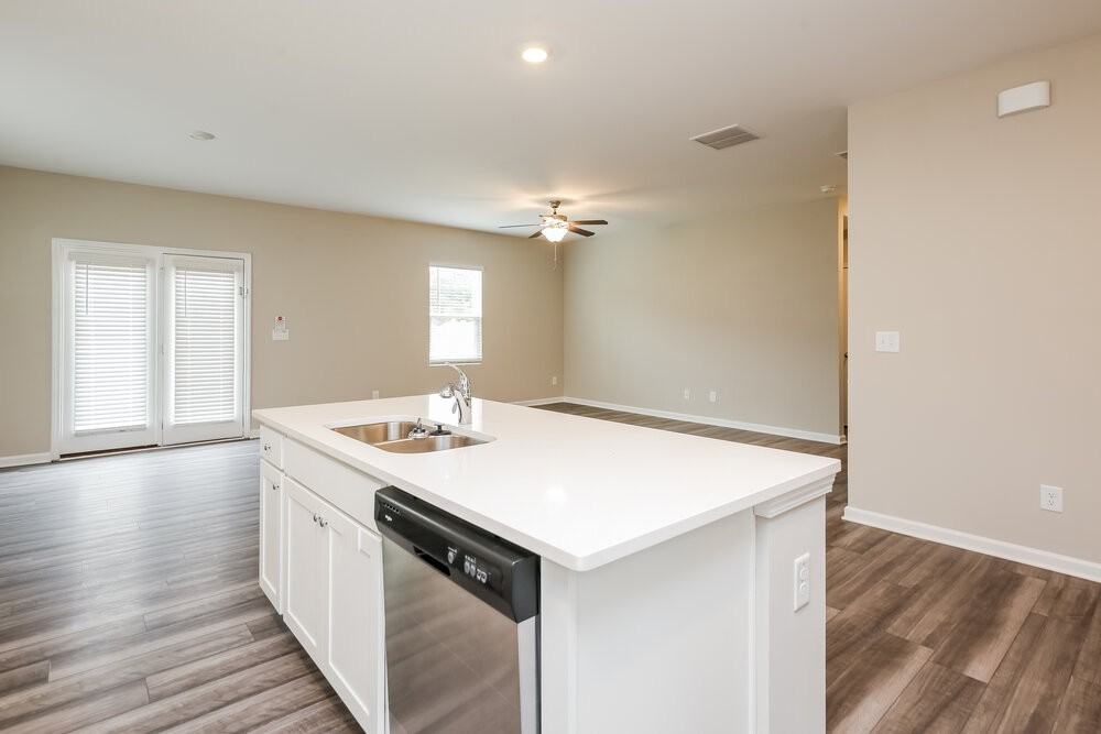 49 Hyde Park - Photo 6 of 18