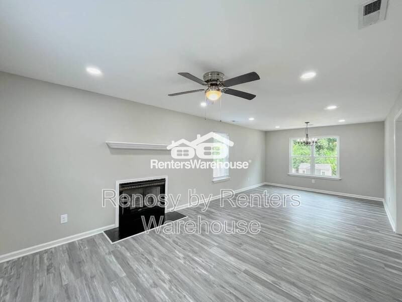 1054 Ivaloo St - Photo 4 of 32