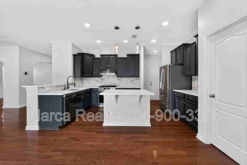 10431 Paisley Abbey Ln - Photo 4 of 43