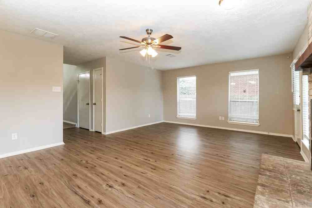 1918 Hunnington Dr - Photo 4 of 17