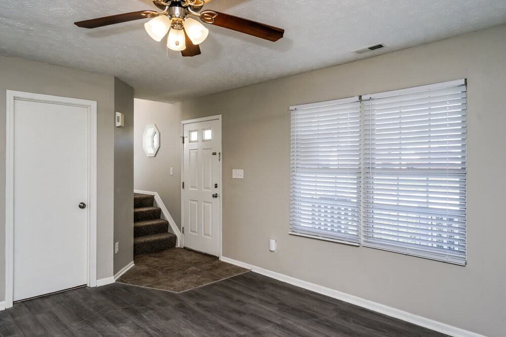 6311 Hackel Dr - Photo 4 of 15